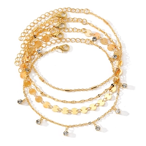 Gelaagde gouden enkelband met ster- en infinity-vlinderhangers en zirkonia