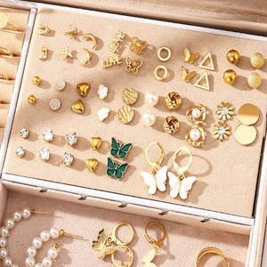 Gouden legering oorbellen set met imitatieparels, kristallen en hars vlinders