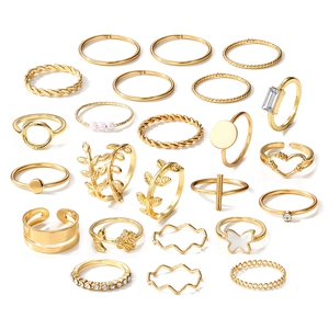 22-delige gouden ringenset met faux parels, strass-steentjes en vlindermotieven