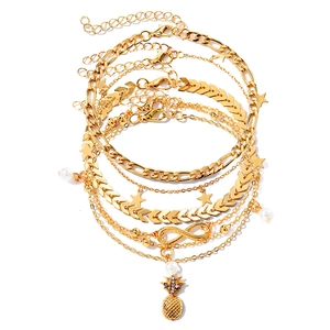 Böhmisches goldenes mehrlagiges Fußkettchen-Set mit Ananas- und Sternanhängern