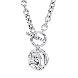 Collana vintage in argento con pendente martellato e chiusura a barra per donna