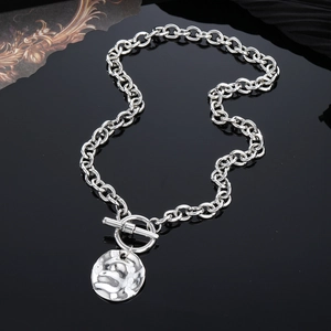 Collana vintage argento con ciondolo a martello, chiusura OT e maglia a catena