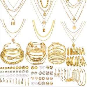Gold Legierung Schmuck Kollektion Mit Künstliche Perlenimitat Zirkonia Strass Mehrlagige Halskette Creolen Und Armreifen Für Damen Party Schmuck