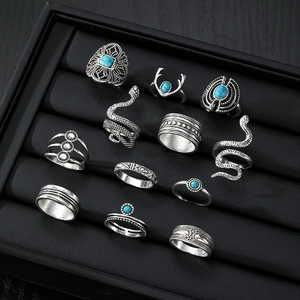 Set di 12 anelli vintage bohémien con motivi a serpente e corna e pietre blu decorative
