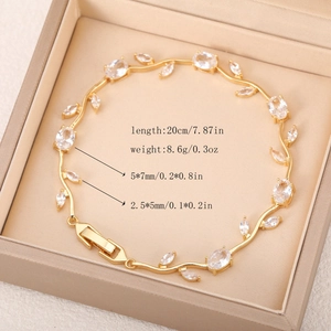 Dettaglio del bracciale in oro a foglia con specifiche di 20 cm di lunghezza e 8,6 g
