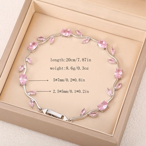 Dettagli del bracciale a vite: lunghezza 20 cm e peso 8,6 g con cristalli rosa a foglia