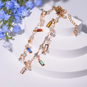 Luxueux Bracelet en Cuivre Plaqué Or Zirconium Papillon Étoile Cristal Coloré Chaîne à Glands pour Femme Bijoux