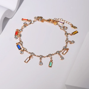 Bracelet plaqué or avec pierres précieuses rectangulaires colorées et zircons ronds
