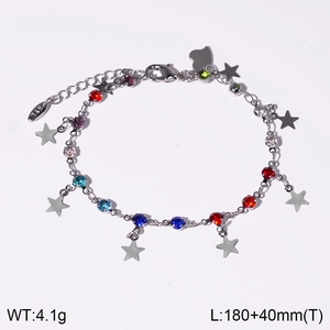 Détail du bracelet étoile avec strass colorés et fermoir mousqueton réglable