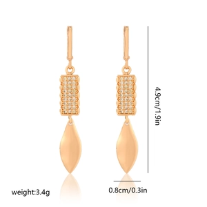 Detail view of gold-plated copper earrings with dimensions 4.9cm and 3.4g weight