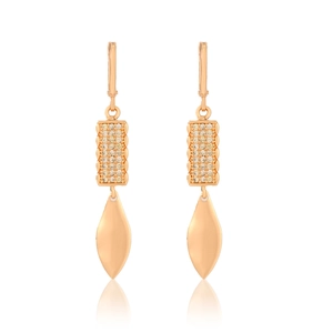 Detail of rose gold plated drop earrings with micro-p鑲ed zircons and polished leaf pendants