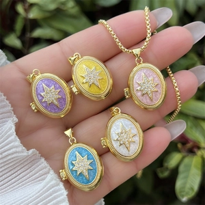 18K vergulde ovale locket ketting met ster-zirkonia en kleurrijke emaille afwerking