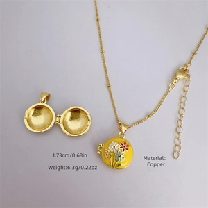 Collar de relicario de cobre bañado en oro de 18K con esmalte floral de colores y apertura