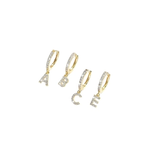 Parure de boucles d'oreilles dorées avec breloques lettres A, B, C, E et zircone