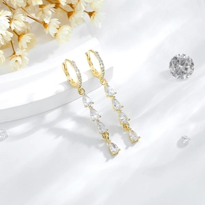 Eleganti orecchini a goccia in zircone placcati oro 14K con accenti di cristallo scintillante