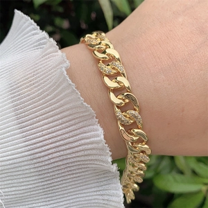 Elegante bracciale a catena cubana placcato oro 18K con zirconi per l'uso quotidiano
