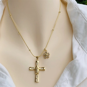 18K vergoldete Kreuz- und Blumenkette mit Jungfrau Maria Relief für Herren Design