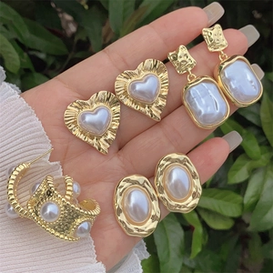 Orecchini in Rame Placcato Oro 18K Vintage Francese Con Künstliche Perle Sintetiche Cuore Ovali Orecchini a Lobo per Donna Gioielli