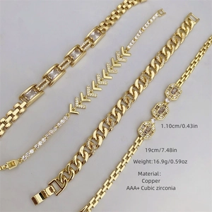 Collezione di quattro bracciali in rame placcato oro 18K con scintillanti zirconi AAA+