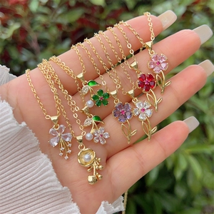 18 Karat Vergoldete Kupferne Blumen Anhänger Halskette Mit Zirkonia Imitationsperle Kirsch Schmuck Für Damen