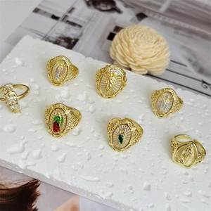 Set aus 18K vergoldeten Marienringen mit Emaille-Details und Zirkon-Verzierungen
