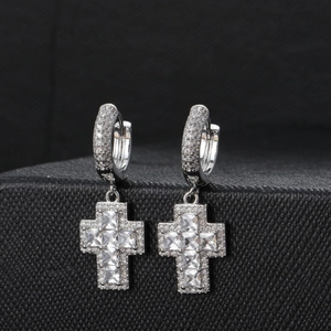 Orecchini a croce scintillanti in argento con zirconi per uomo in stile hip hop