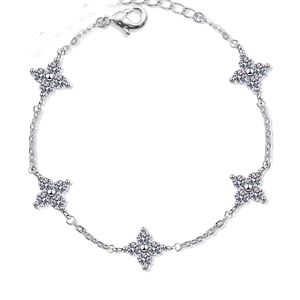 Elegante bracciale a quadrifoglio in argento con fiori in zircone e chiusura a moschettone