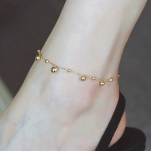 Eleganter goldener Edelstahl-Fußkettchen mit Perlen für Damen, am Knöchel getragen für Strand
