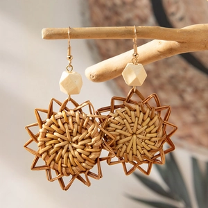Vintage Handmade Straw Rattan Woven Drop Earrings For Women Bohemian Sunflower Geometric Wood Bead Copper Hook Jewelry
