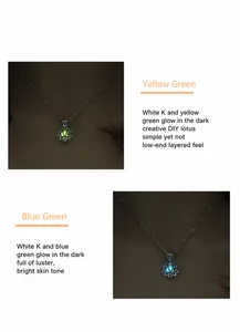 Gros plan de pendentifs lotus évidés argentés avec effet lumineux vert dans l'obscurité