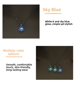 Détail du pendentif lotus ajouré montrant les différentes couleurs luminescentes