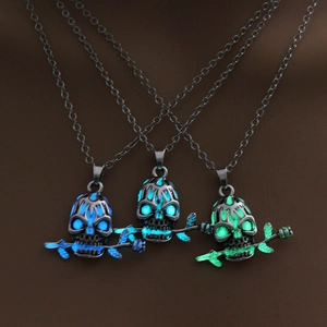 Gothic Skull Rose Glow In The Dark Pendant Necklace Antique Silver Alloy Luminous Skeleton Chain Halloween Jewelry For Adults