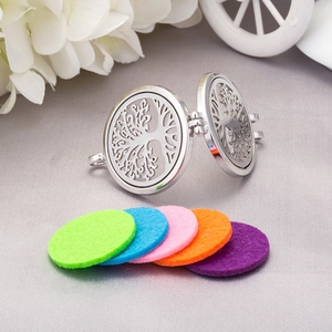 Silberne Lebensbaum Aroma-Medaillon Kette mit fünf bunten Filzpads im Set enthalten