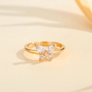 Eleganter goldener Schmetterlingsring mit Zirkonia-Steinen, verstellbar für Damen