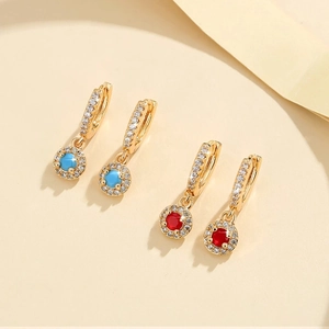 Boucles d'oreilles créoles plaquées or avec pendentifs turquoise et rubis en zircon