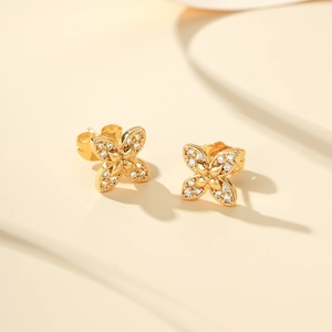 Elegante vergoldete Kleeblatt-Ohrstecker mit weiß schimmernden Zirkonsteinen für Damen