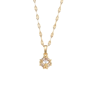 Collier plaqué or 18 carats avec pendentif cube évidé et zircone cubique brillant