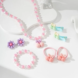 Kinderschmuck-Set mit Kirsch-Resin-Anhängern und Pastellperlen inklusive Kette und Haarspangen