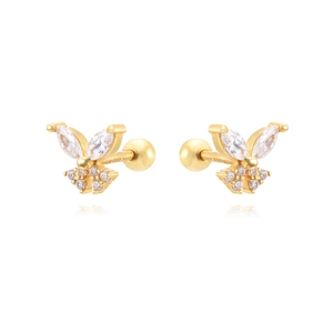 Détail de boucles d'oreilles papillon en argent S925 doré avec zircons étincelants