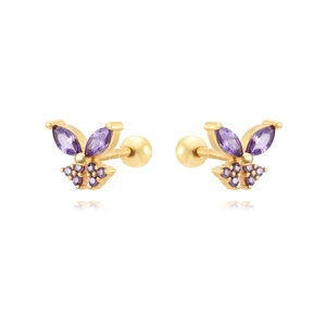Détail de boucles d'oreilles papillon dorées avec zircon violet et fermoir à vis rond