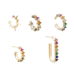 5-teiliges Gold-Set aus bunten Zirkon-Ohrmanschetten und Creolen mit Regenbogensteinen