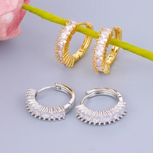 Schitterende zirkonia oorringen in goud en zilver voor een elegante en luxe uitstraling