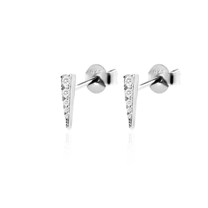 Macro shot of 925 silver cone studs with five gradient diamonds and 925 hallmark