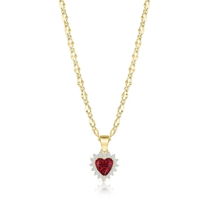 Makro-Detail von rotem Herz-Zirkonia-Anhänger mit weißen Steinen auf goldener Kette