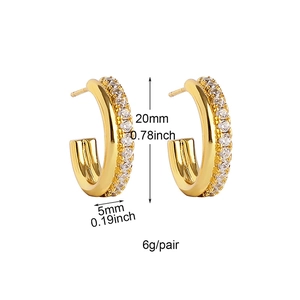 Elegante C-vormige vergulde oorringen met micro-pave zirkonia kristallen steentjes