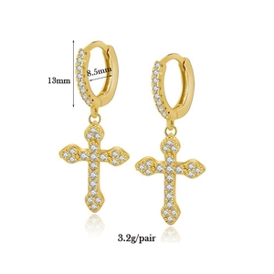 Boucles d'oreilles créoles plaquées or avec pendentifs croix en zircon de luxe