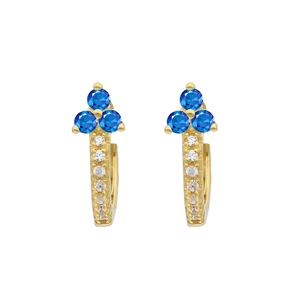 Boucles d'oreilles créoles dorées avec zircons blancs et diamants bleus en grappe