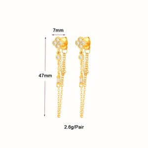 Elegante gouden bloem oorbellen met kwastjes en zirkoon, totale lengte van 47 mm