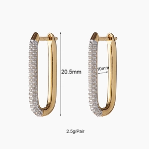 Goudkleurige huggie oorbellen met zirkonia, 20,5 mm hoogte en 10 mm breedte