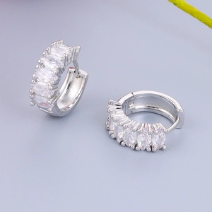 Elegante zilveren oorringen met marquise-geslepen zirkonia stenen voor dames